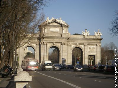 la Puerta del Alcala, symbole typik de madrid